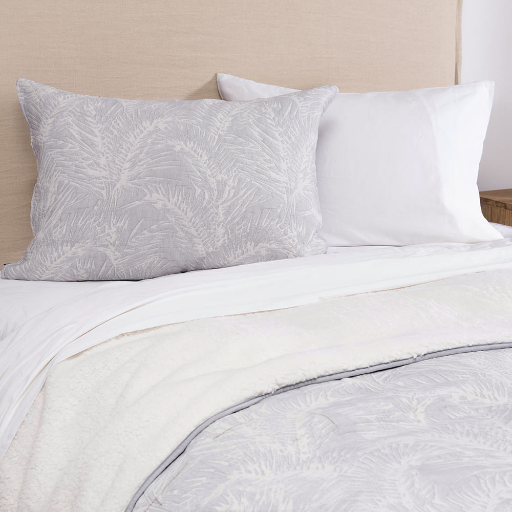 Cubrecama Jacquard Sherpa Palm 1.5 Plazas Perla