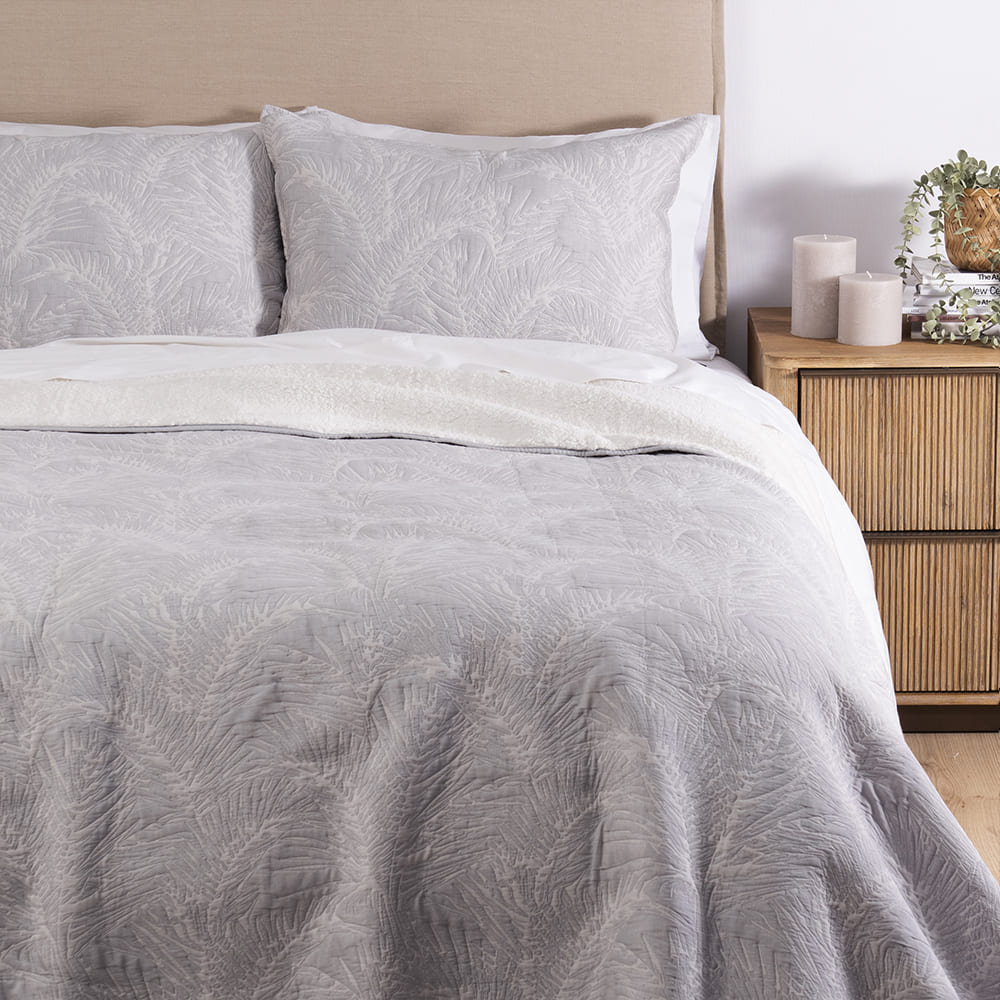 Cubrecama Jacquard Sherpa Palm 1.5 Plazas Perla