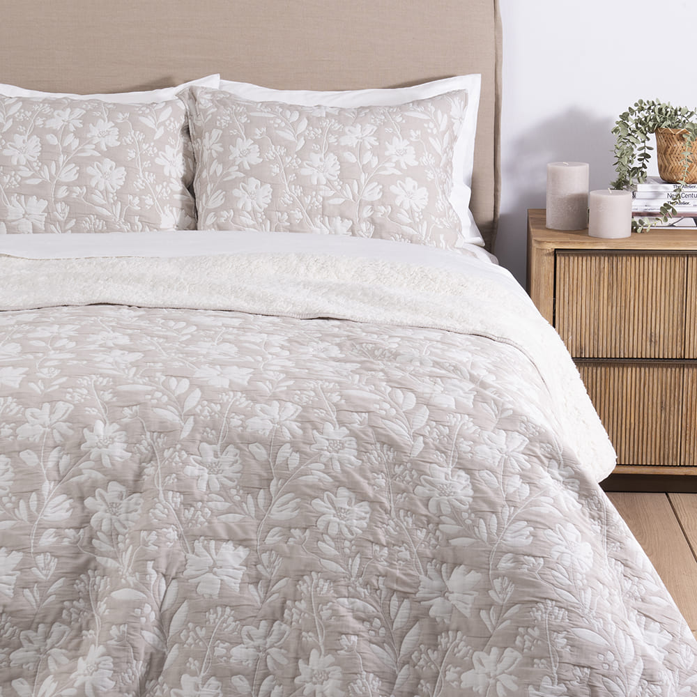 Cubrecama Jacquard Sherpa Fleur 2 Plazas Beige