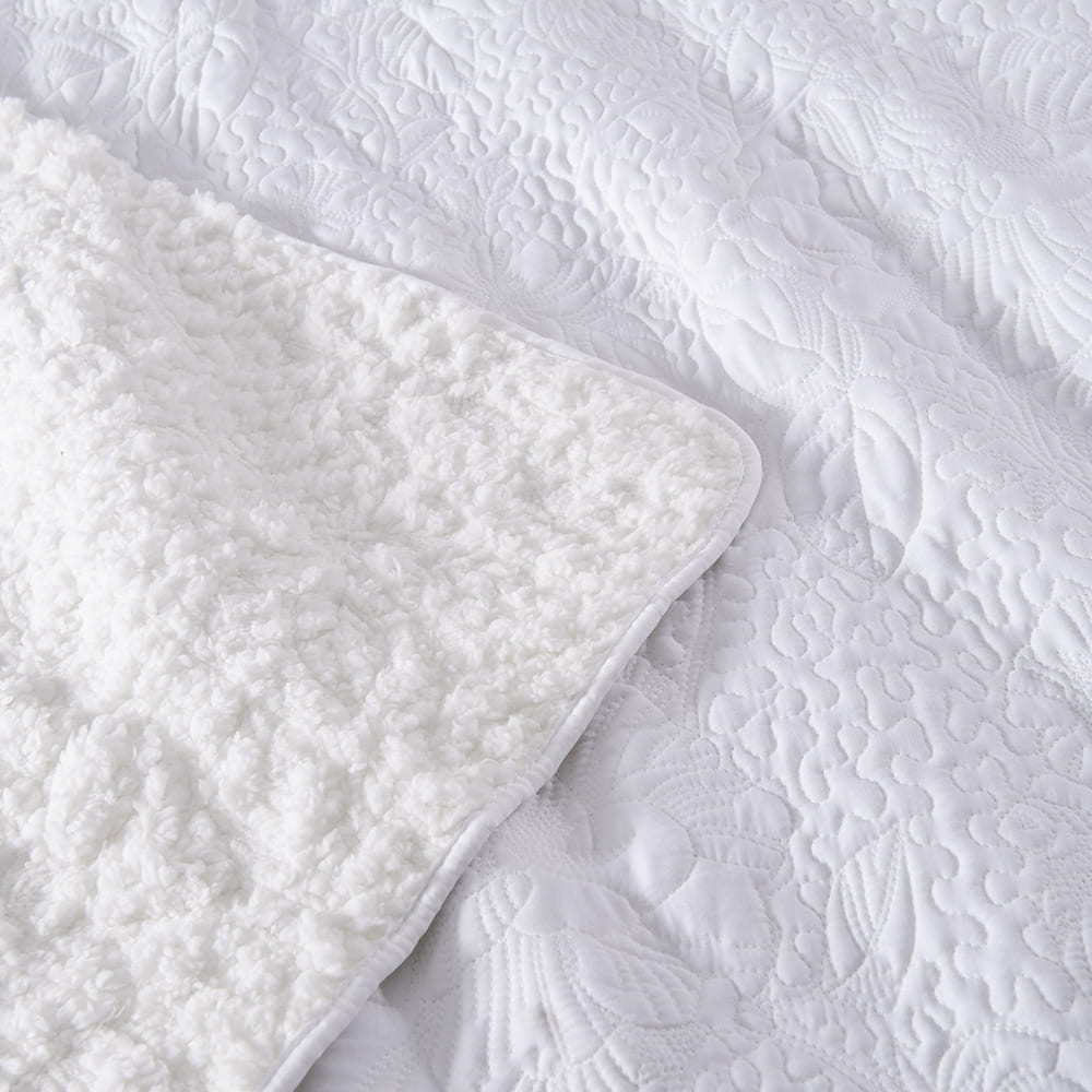Cubrecama Quilt Bordado Sherpa Sara 2 Plazas Crudo