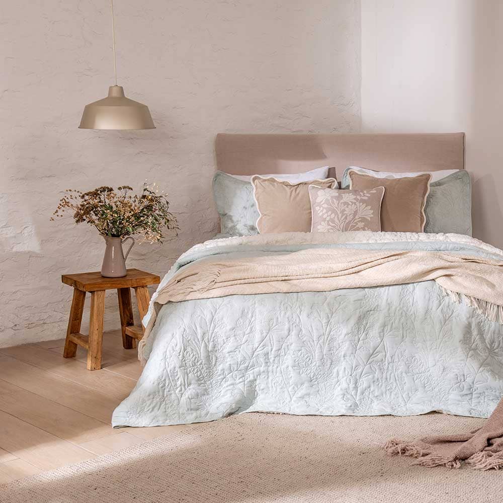 Cubrecama Quilt Bordado Sherpa Lavanda 1.5 Plazas Celeste
