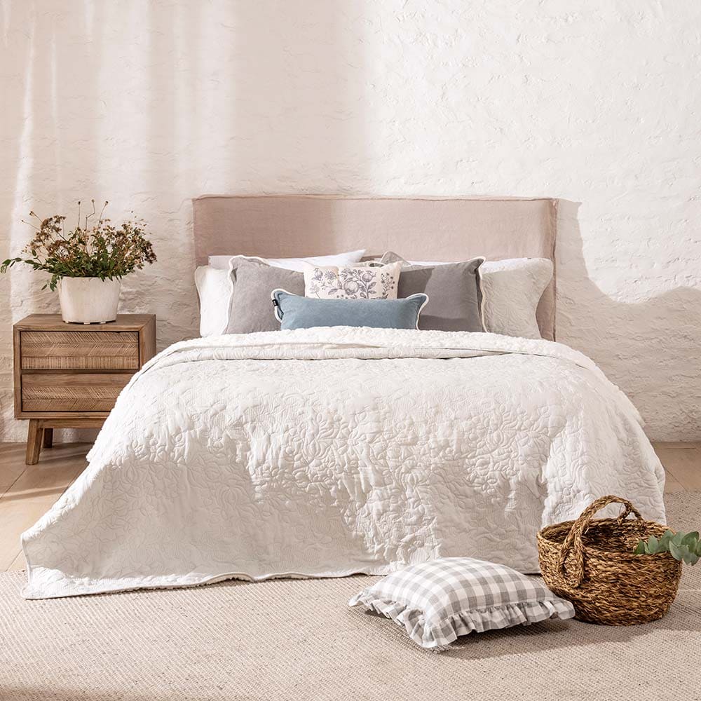Cubrecama Quilt Bordado Sherpa Julia King Perla