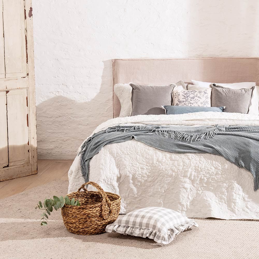 Cubrecama Quilt Bordado Sherpa Julia Super King Perla