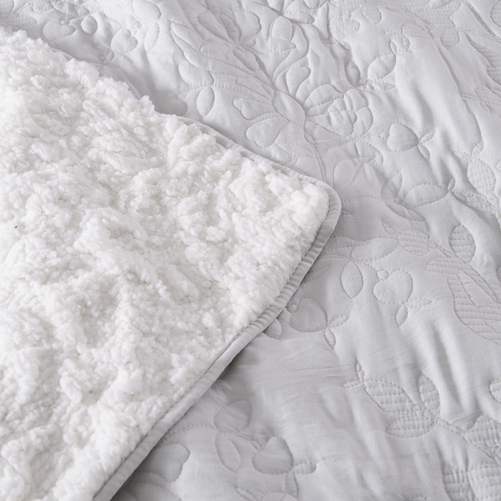 Cubrecama Quilt Bordado Sherpa Julia King Perla
