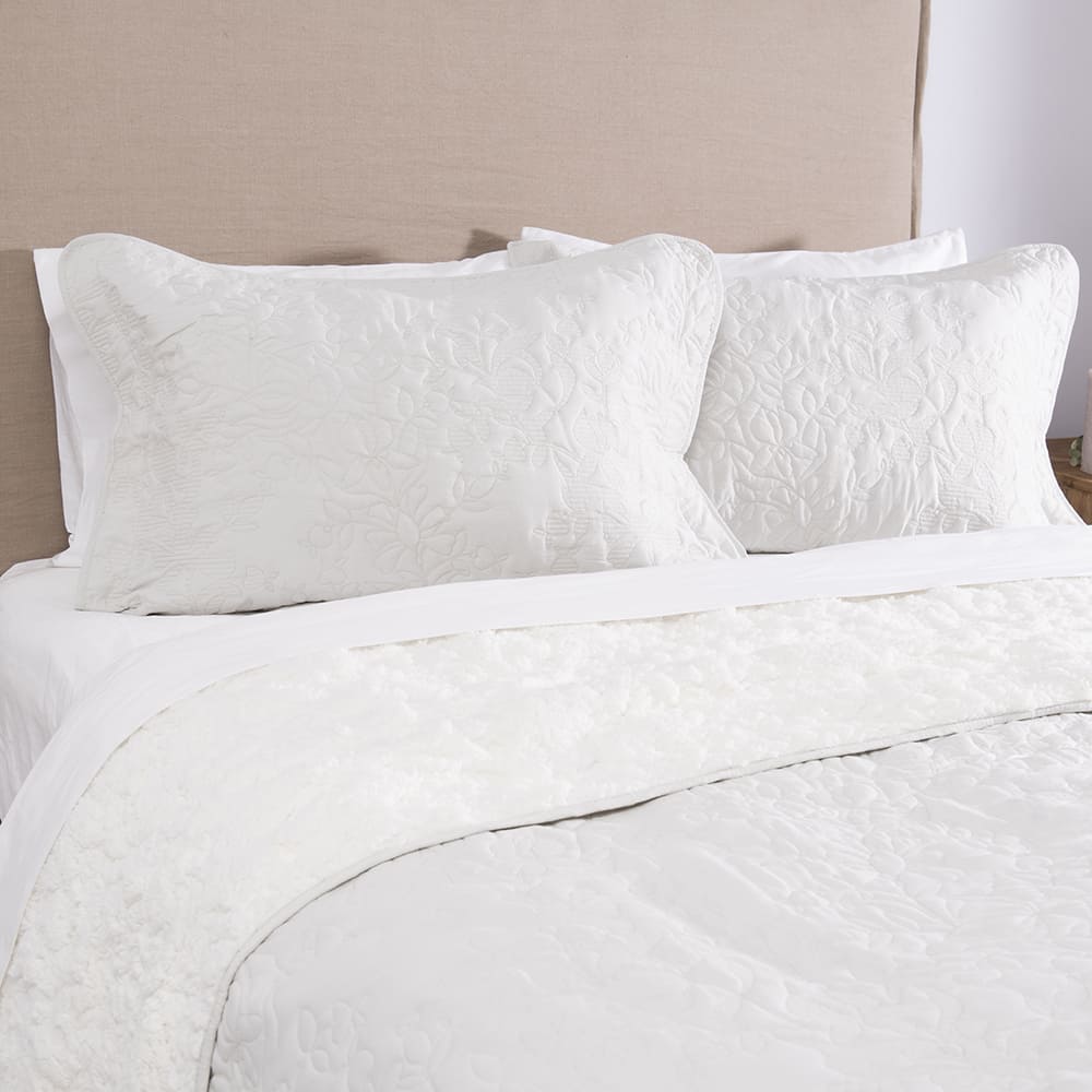 Cubrecama Quilt Bordado Sherpa Julia Super King Perla