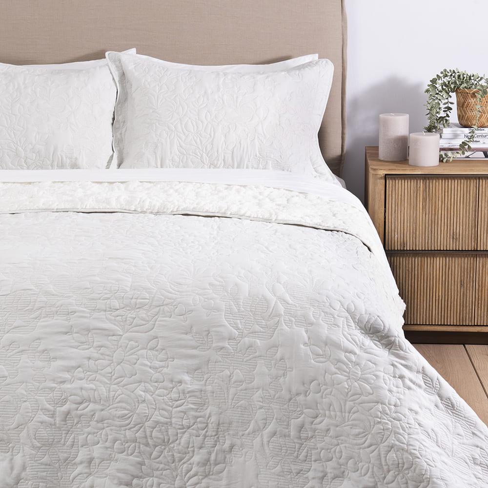Cubrecama Quilt Bordado Sherpa Julia Super King Perla