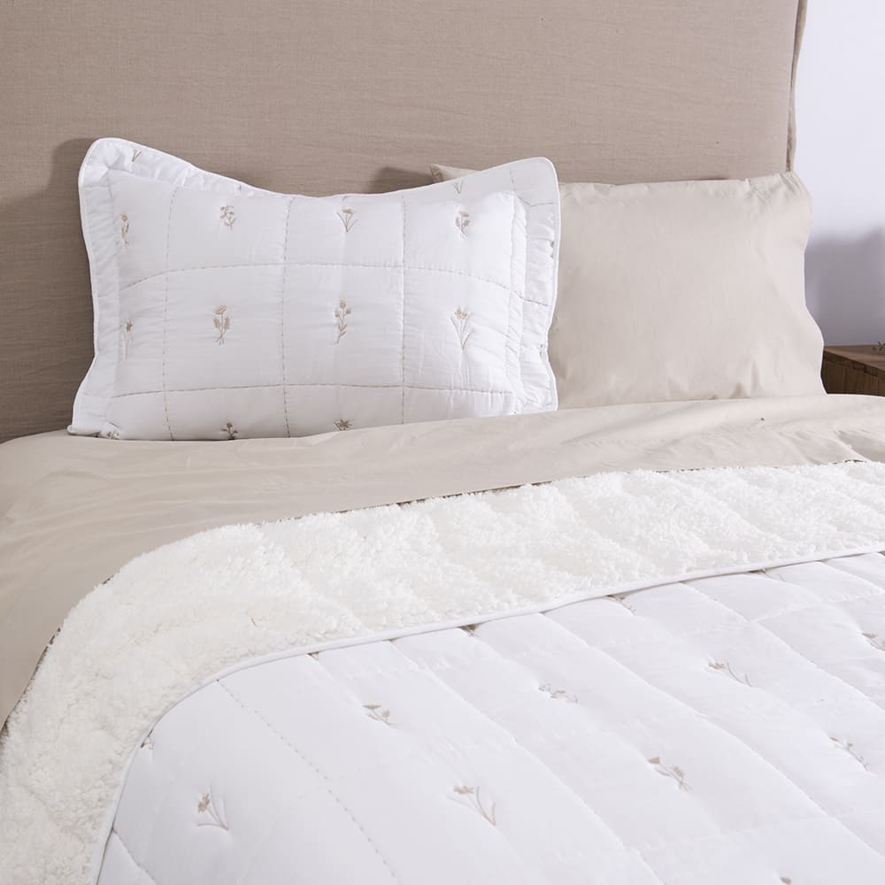 Cubrecama Quilt Bordado Sherpa Silvestre 1.5 Plazas Blanco