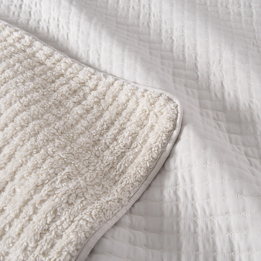 Cubrecama Quilt Lineal Sherpa 2 Plazas Beige