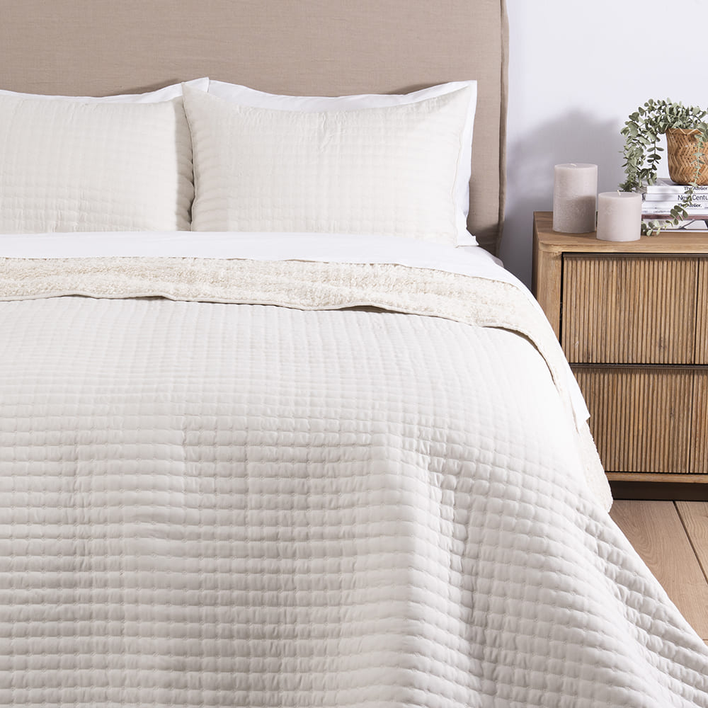 Cubrecama Quilt Lineal Sherpa King Beige