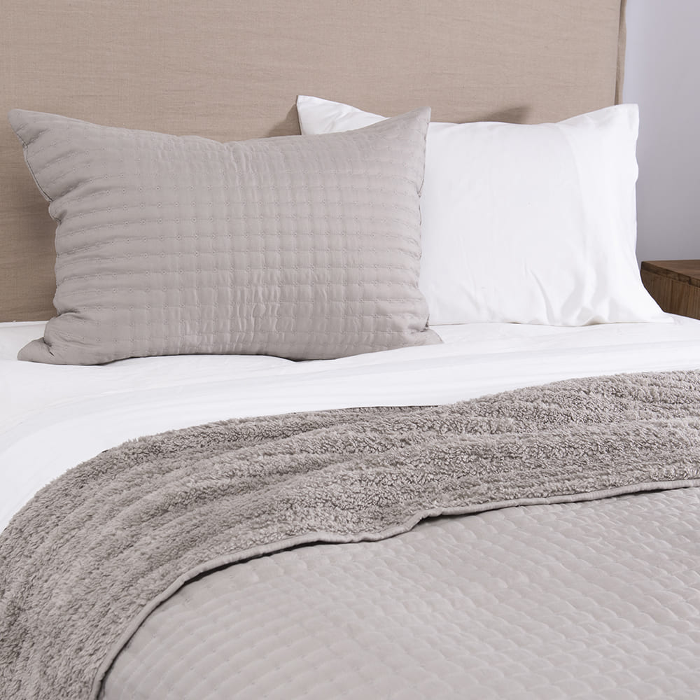 Cubrecama Quilt Lineal Sherpa 1.5 Plazas Taupe