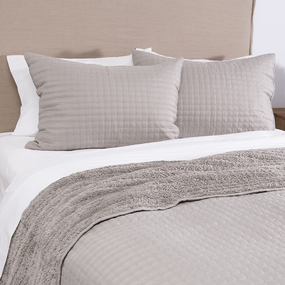 Cubrecama Quilt Lineal Sherpa 2 Plazas Taupe