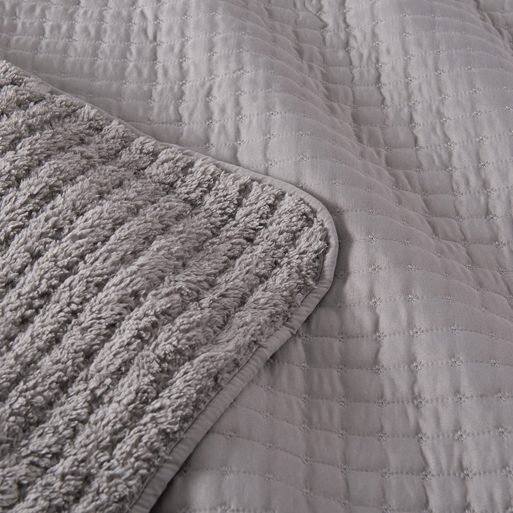 Cubrecama Quilt Lineal Sherpa 2 Plazas Taupe