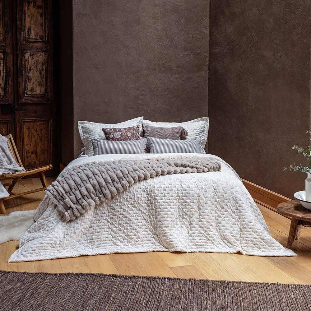 Cubrecama Quilt Estampado Sherpa Solana 2 Plazas Crudo
