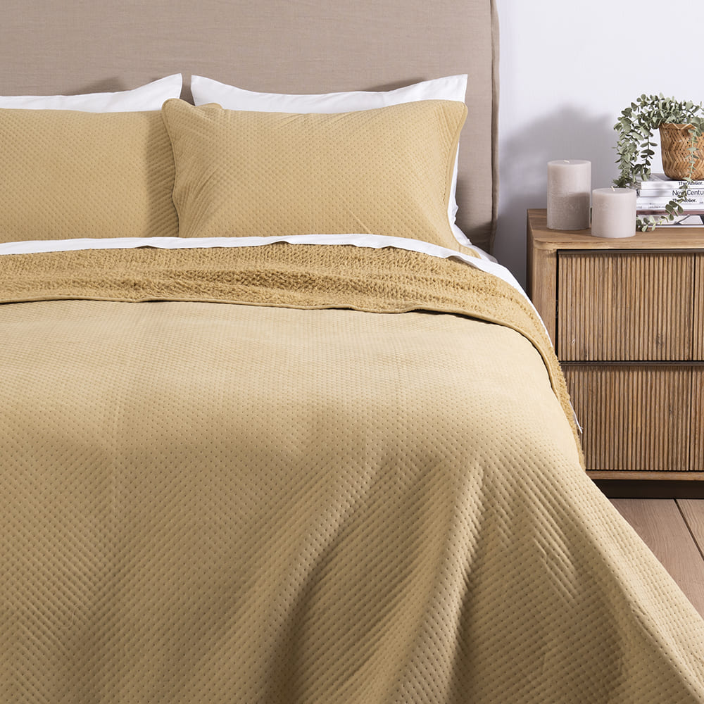 Cubrecama Quilt Smooth Sherpa King Mostaza