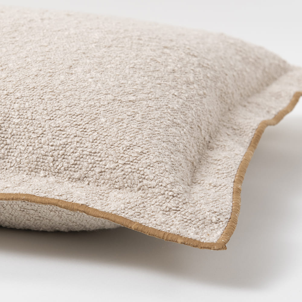 Cojín Bouclé Bordes 45x45cm Crudo