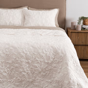 Cubrecama Quilt Bordado Hortensia 1.5 Plazas Crudo