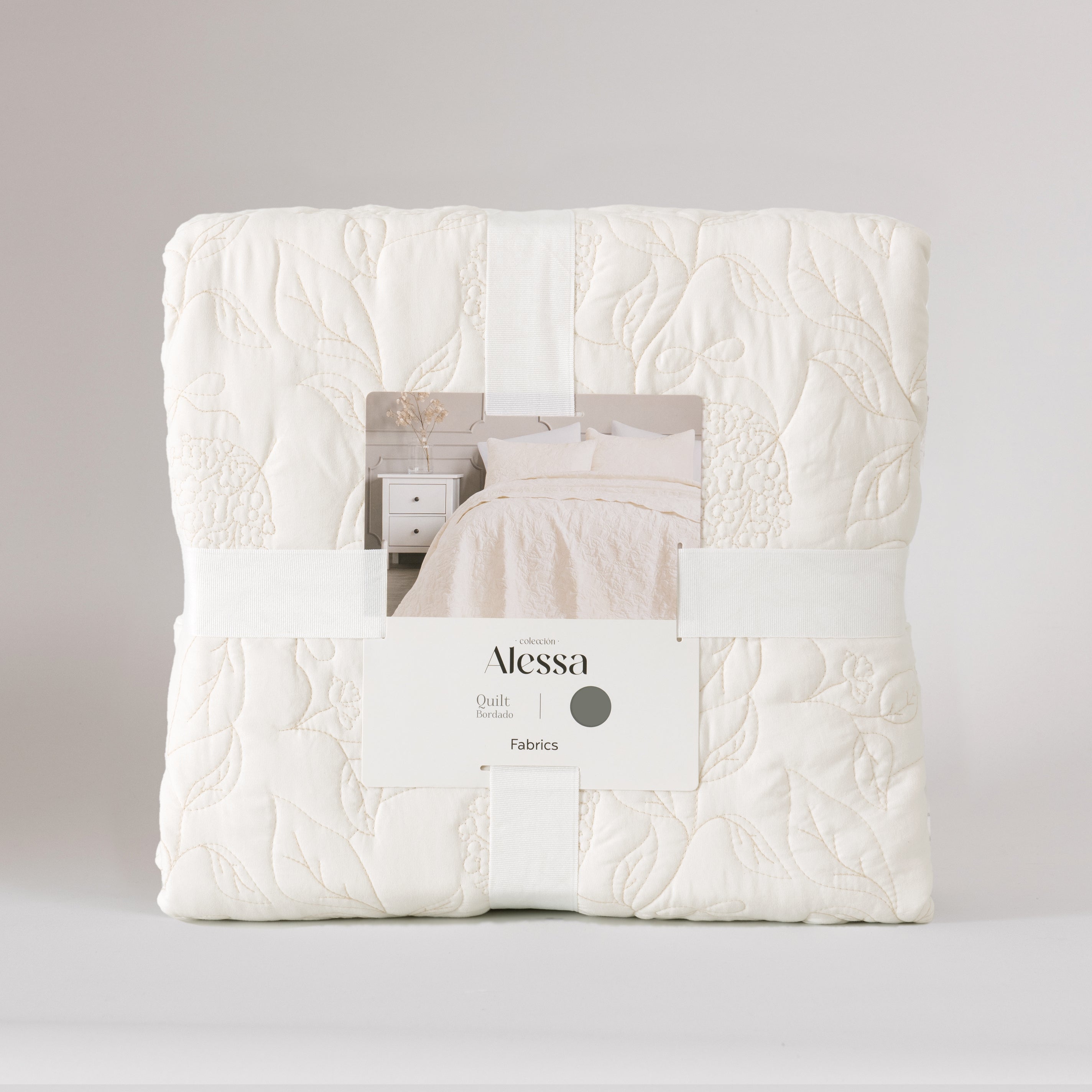 Cubrecama Quilt Bordado Hortensia 1.5 Plazas Crudo