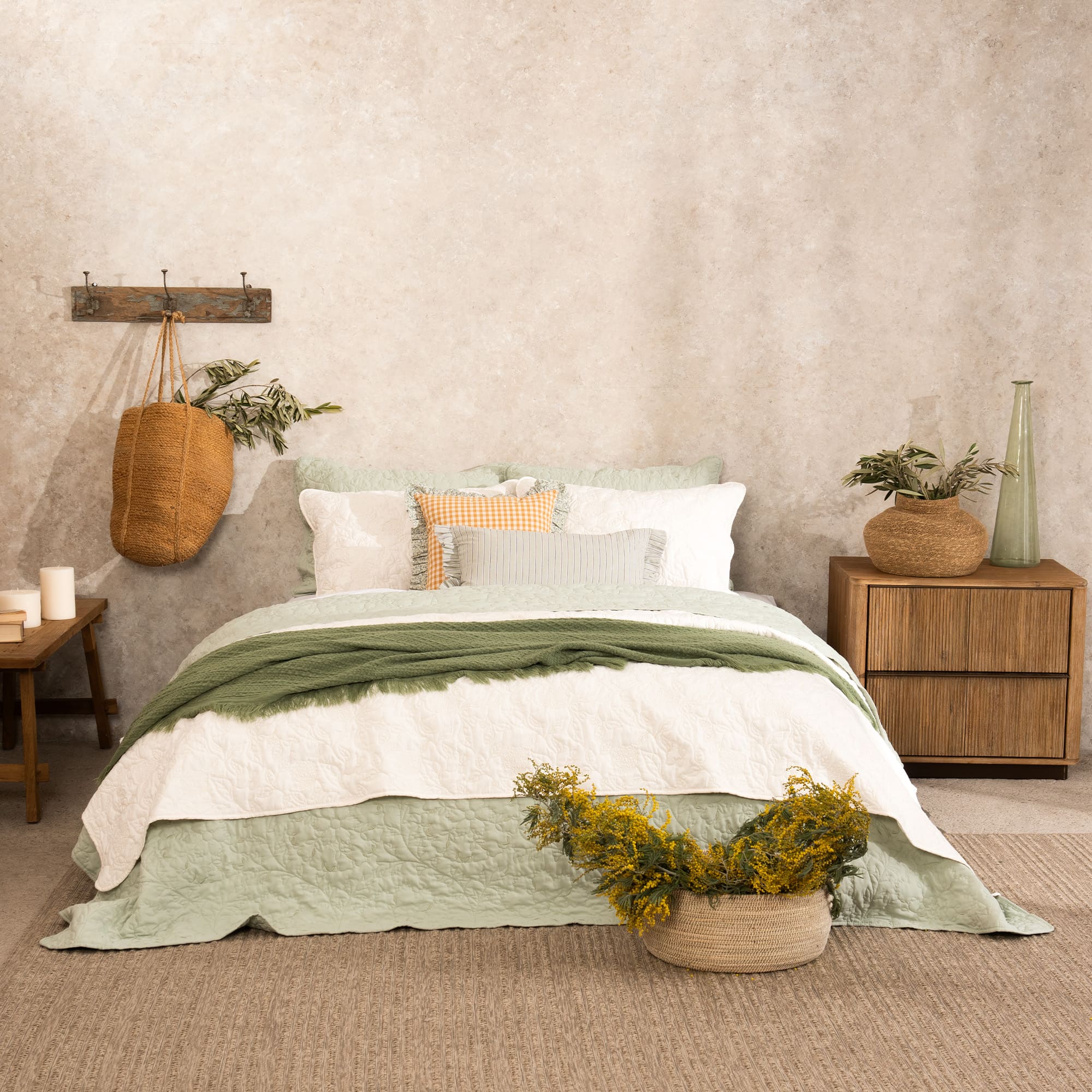 Cubrecama Quilt Bordado Hortensia 1.5 Plazas Crudo