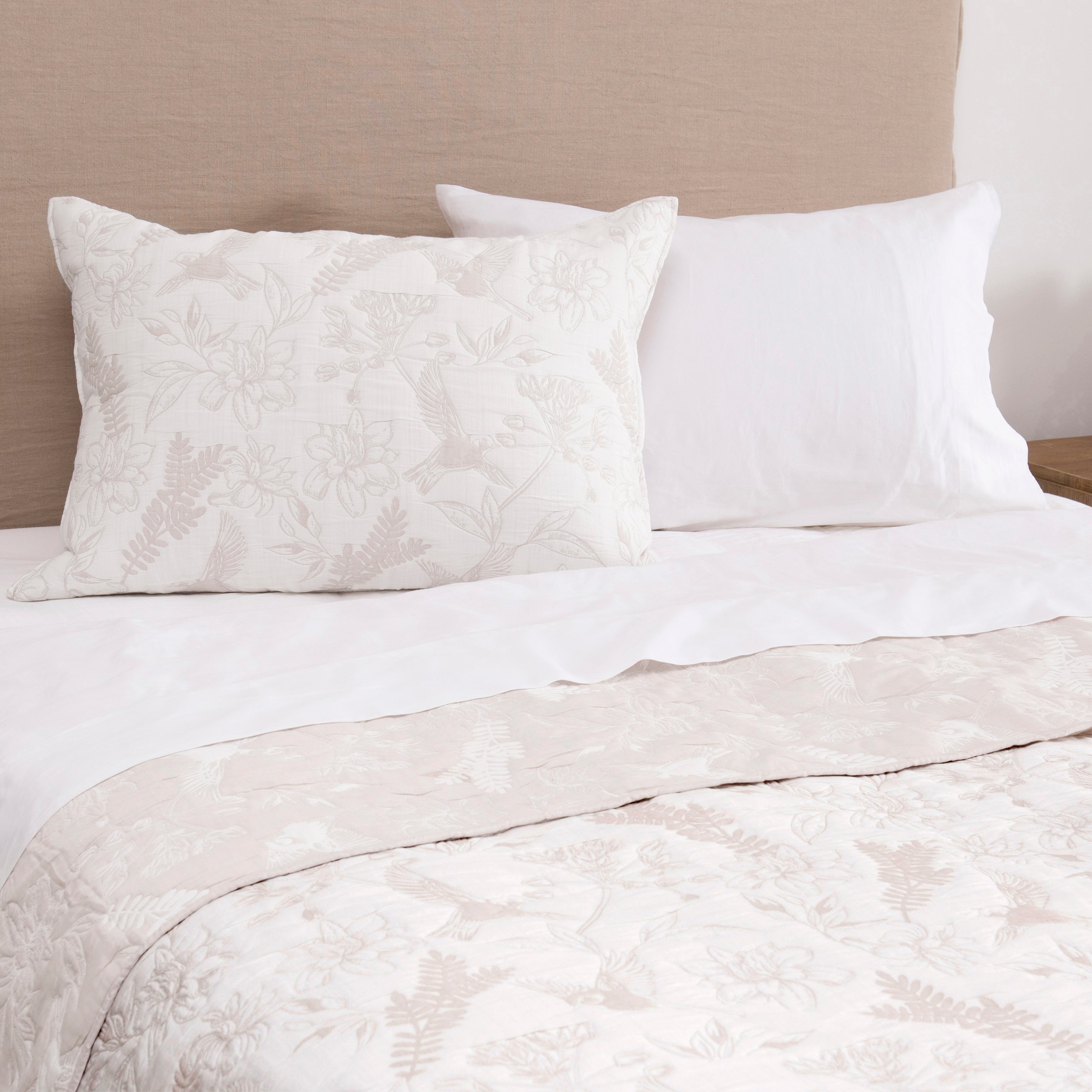 Cubrecama Quilt Jacquard Canari 1.5 Plazas Beige