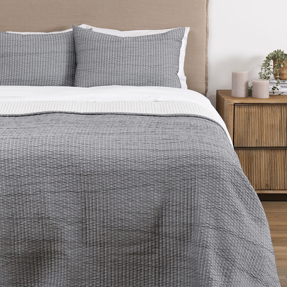 Cubrecama Quilt Jacquard Liso Super King Marengo