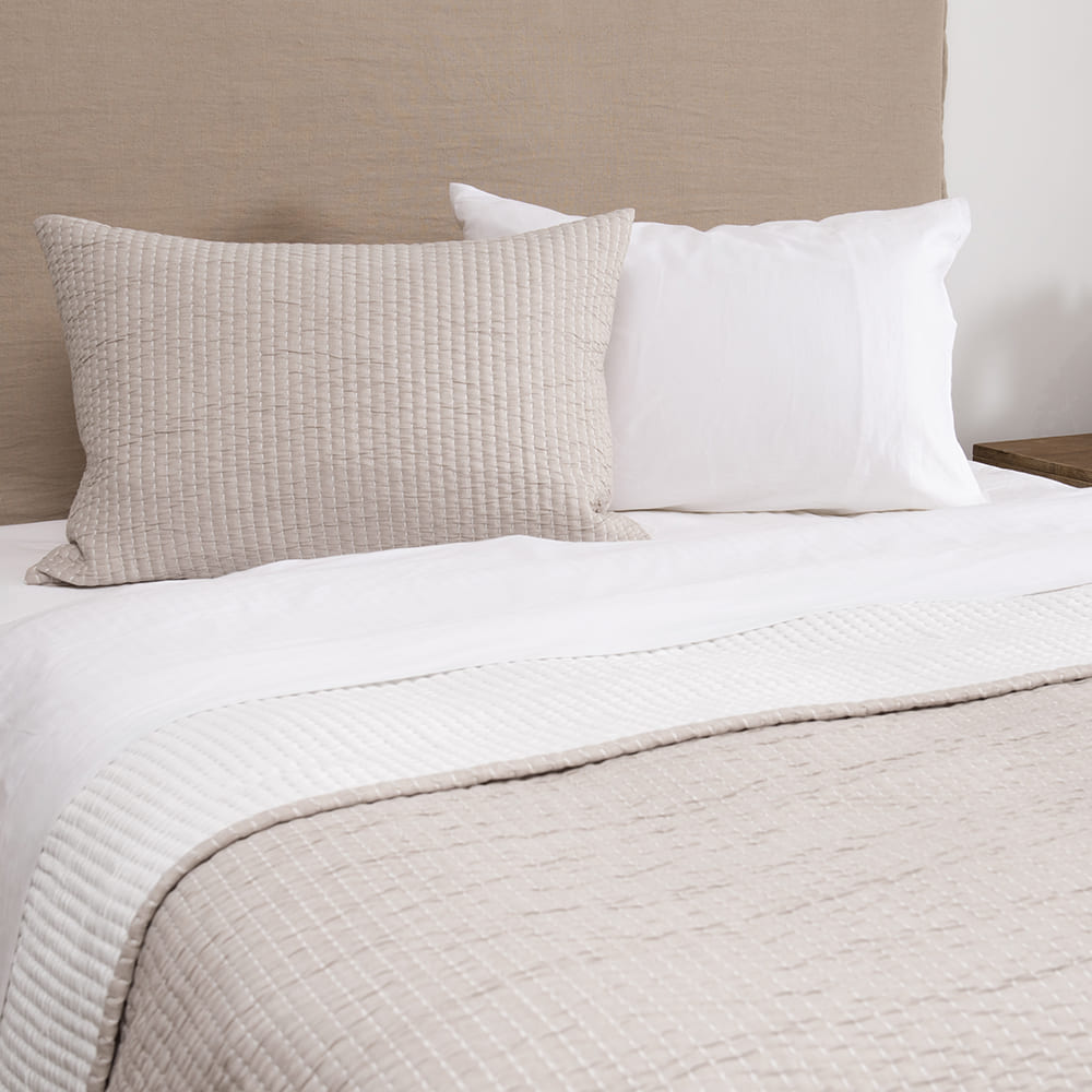 Cubrecama Quilt Jacquard Liso 1.5 Plazas Beige
