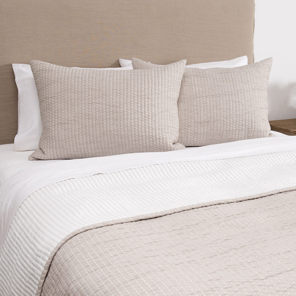 Cubrecama Quilt Jacquard Liso King Beige