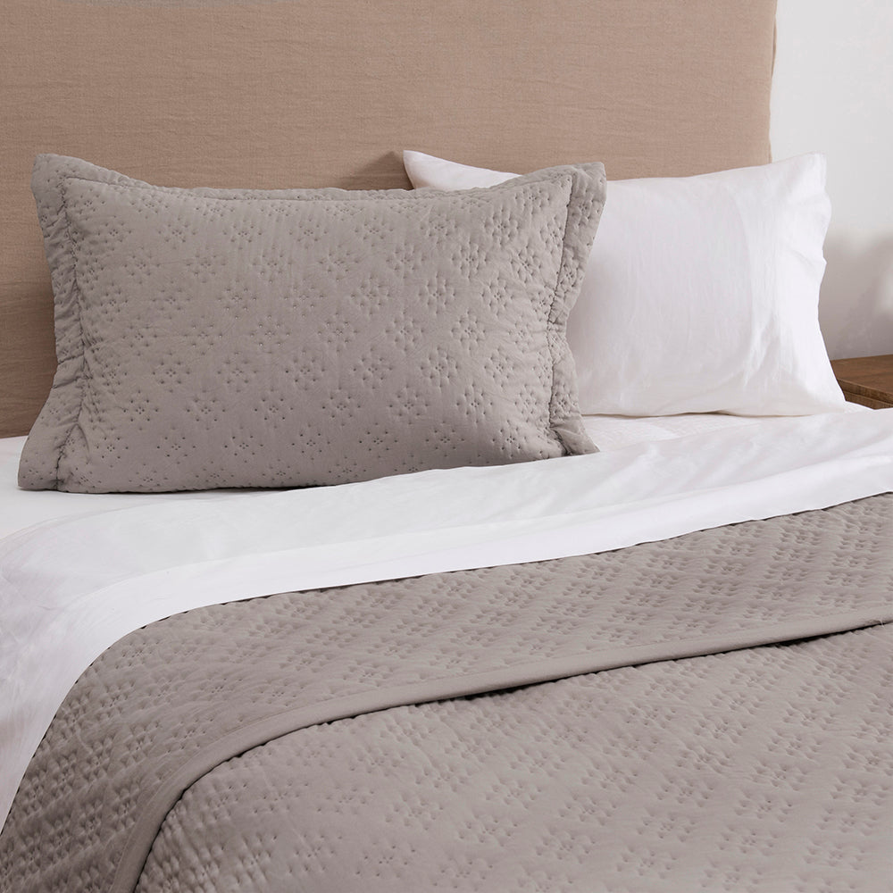 Cubrecama Quilt Pinsonic 1.5 Plazas Taupe