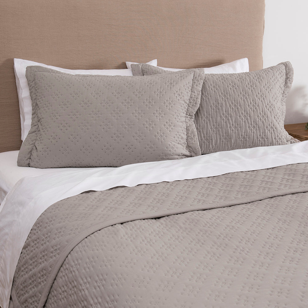 Cubrecama Quilt Pinsonic King Taupe
