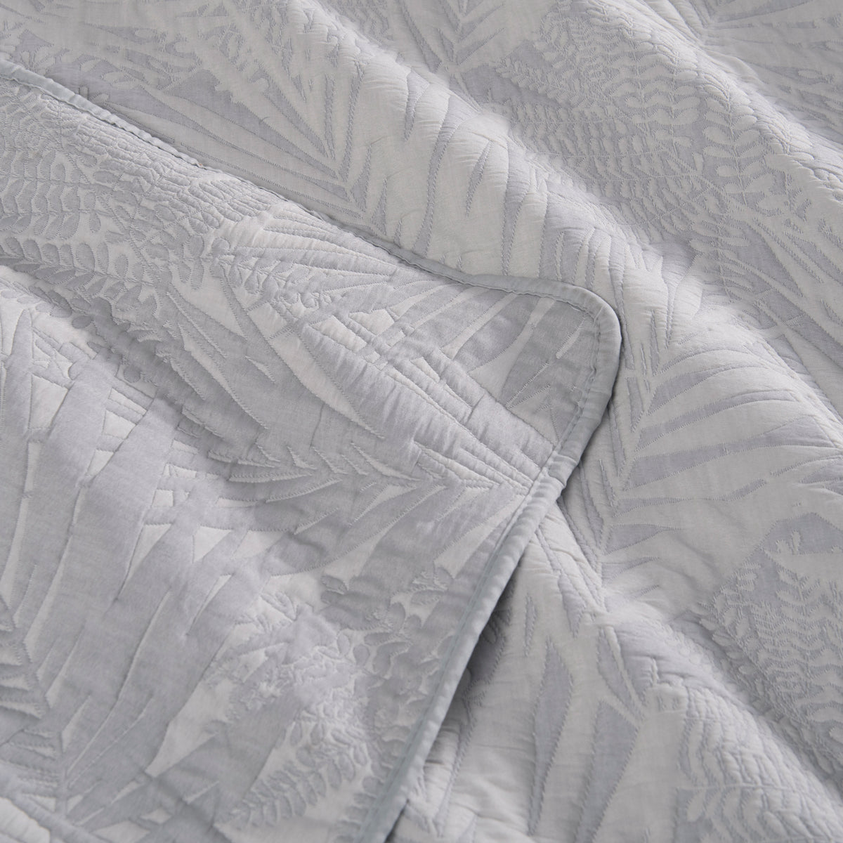 Cubrecama Quilt Jacquard Dora Super King Gris