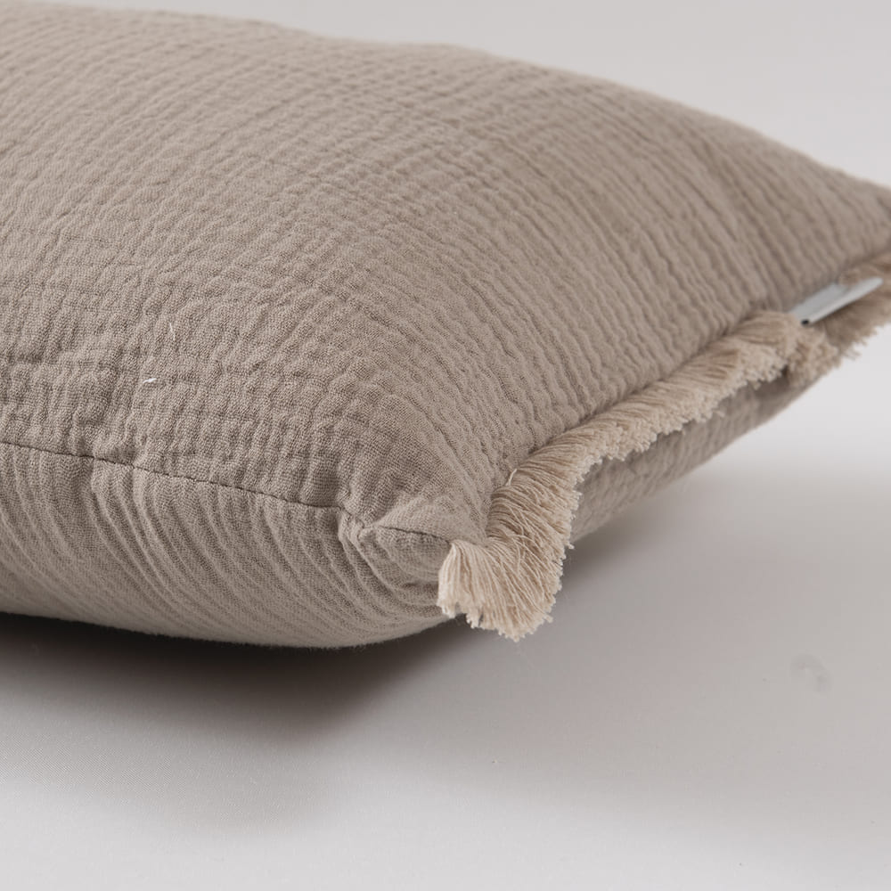 Cojín Muslin Flecos Visón
