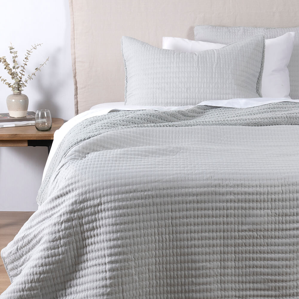 Cubrecama Quilt Lineal Sherpa King Perla