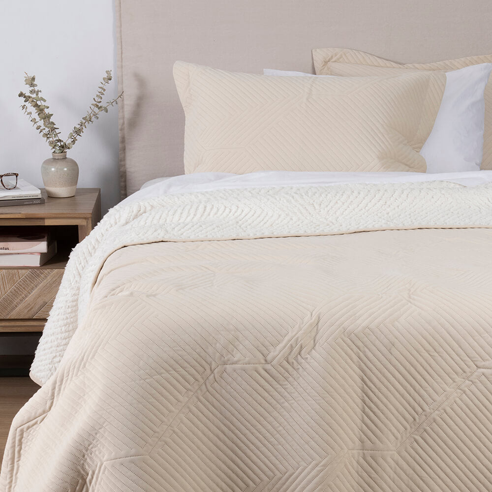 Cubrecama Quilt Velvet Sherpa Hexagon 2 Plazas Crudo