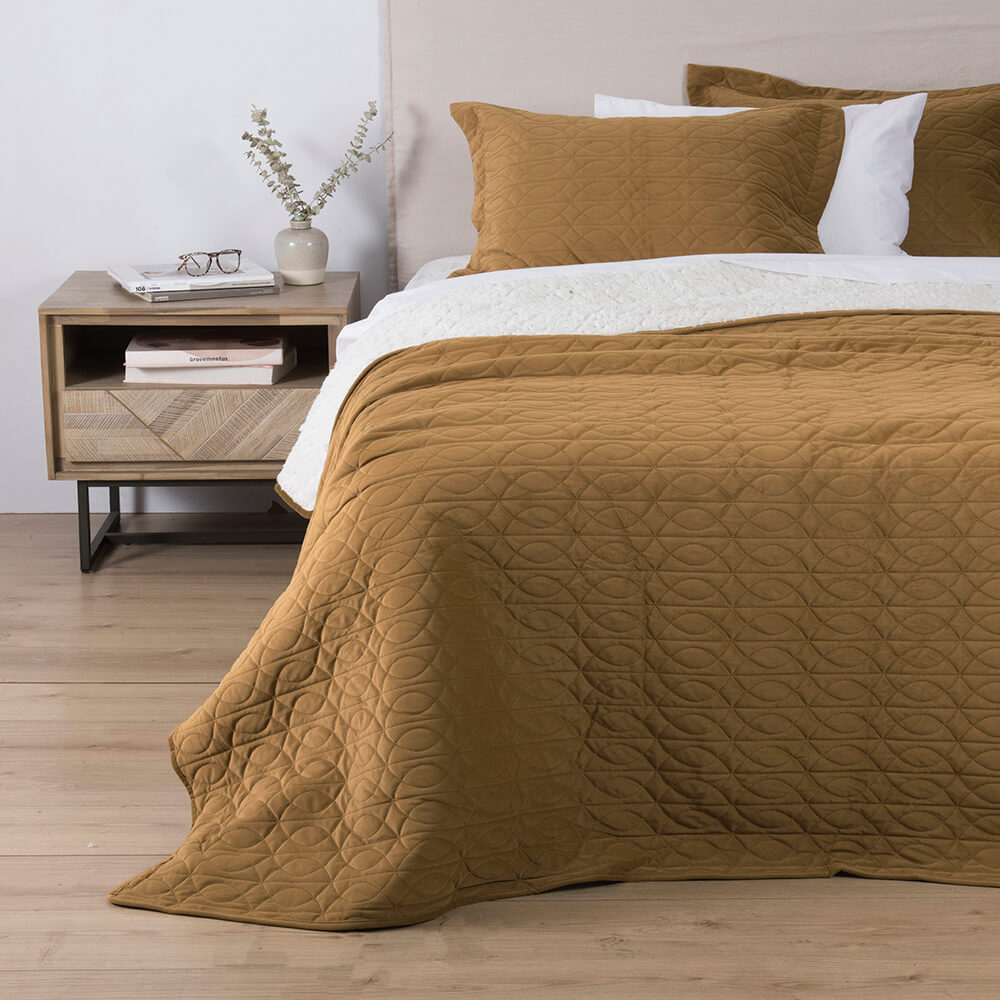 Cubrecama Quilt Velvet Sherpa Waves 2 Plazas Ocre