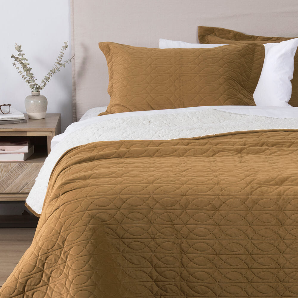 Cubrecama Quilt Velvet Sherpa Waves King Ocre