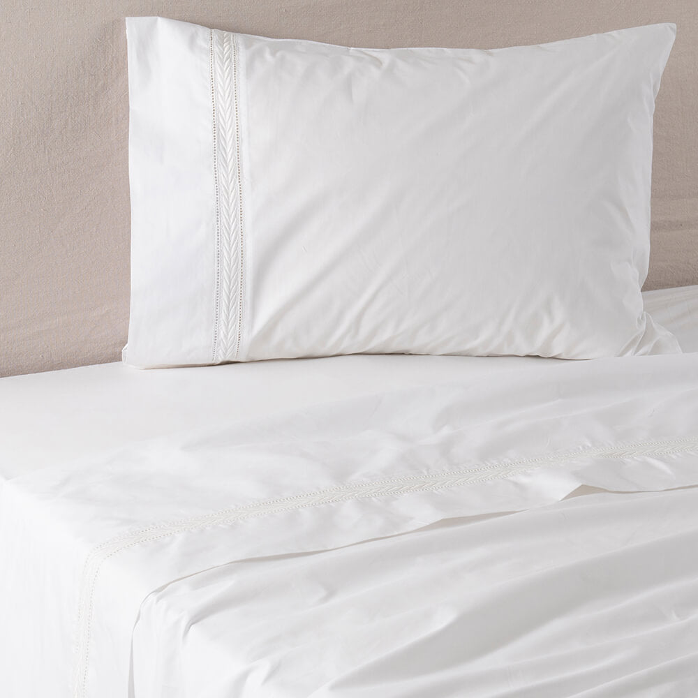 Sábana 200 Hilos Bordadas Espiga 1.5 Plazas Blanca