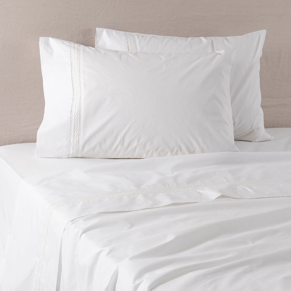 Sábana 200 Hilos Bordadas Espiga 2 Plazas Blanca