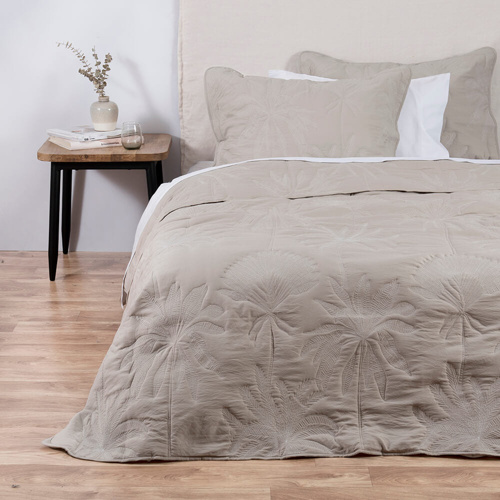 Cubrecama Quilt Bordado Jungle King Beige