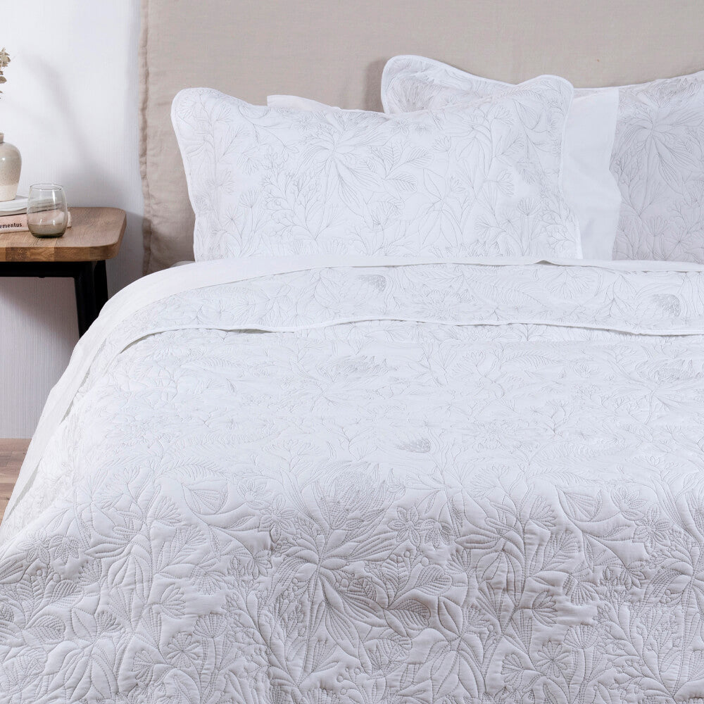Cubrecama Quilt Bordado Amanda Super King Blanco