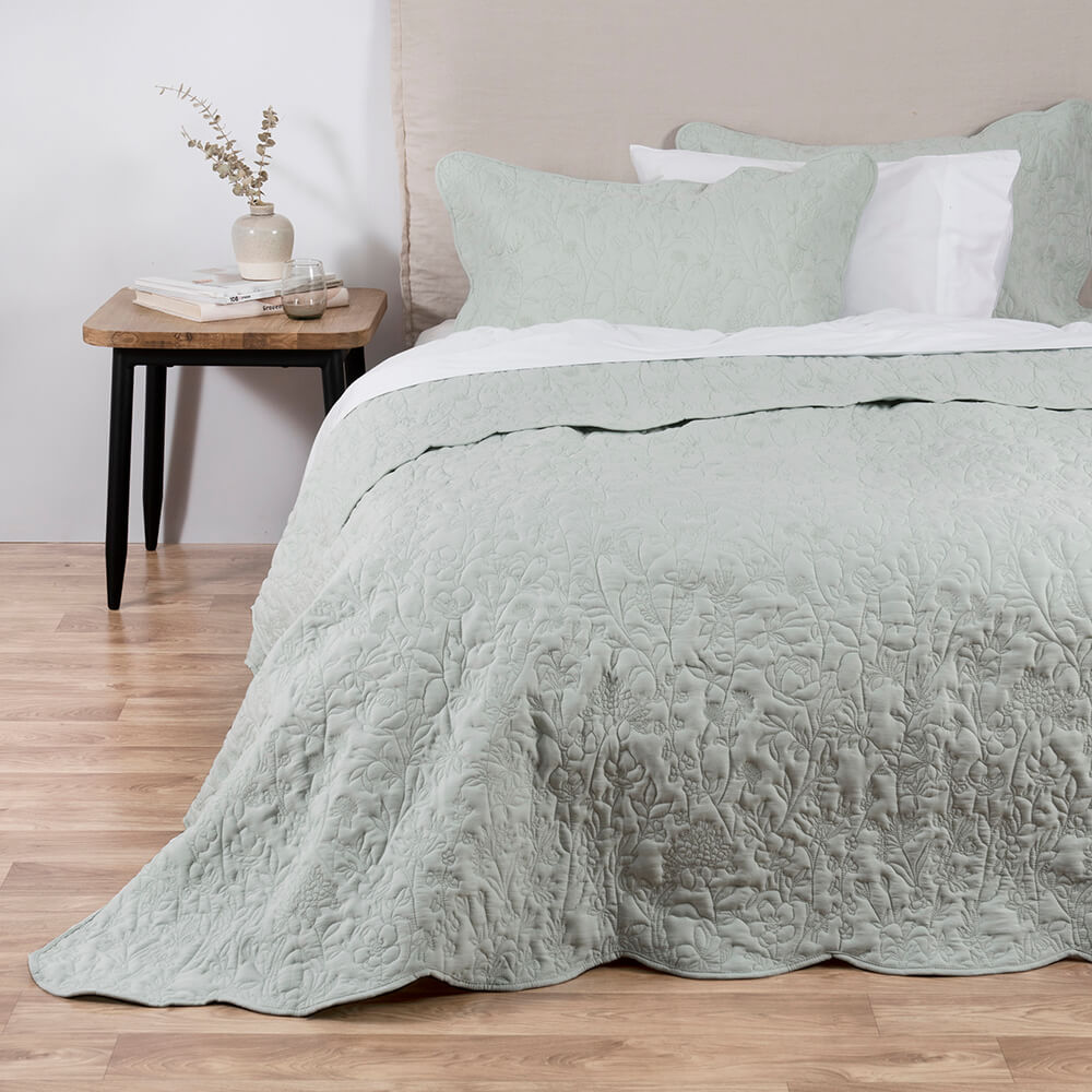 Cubrecama Quilt Bordado Isidora 2 Plazas Agua