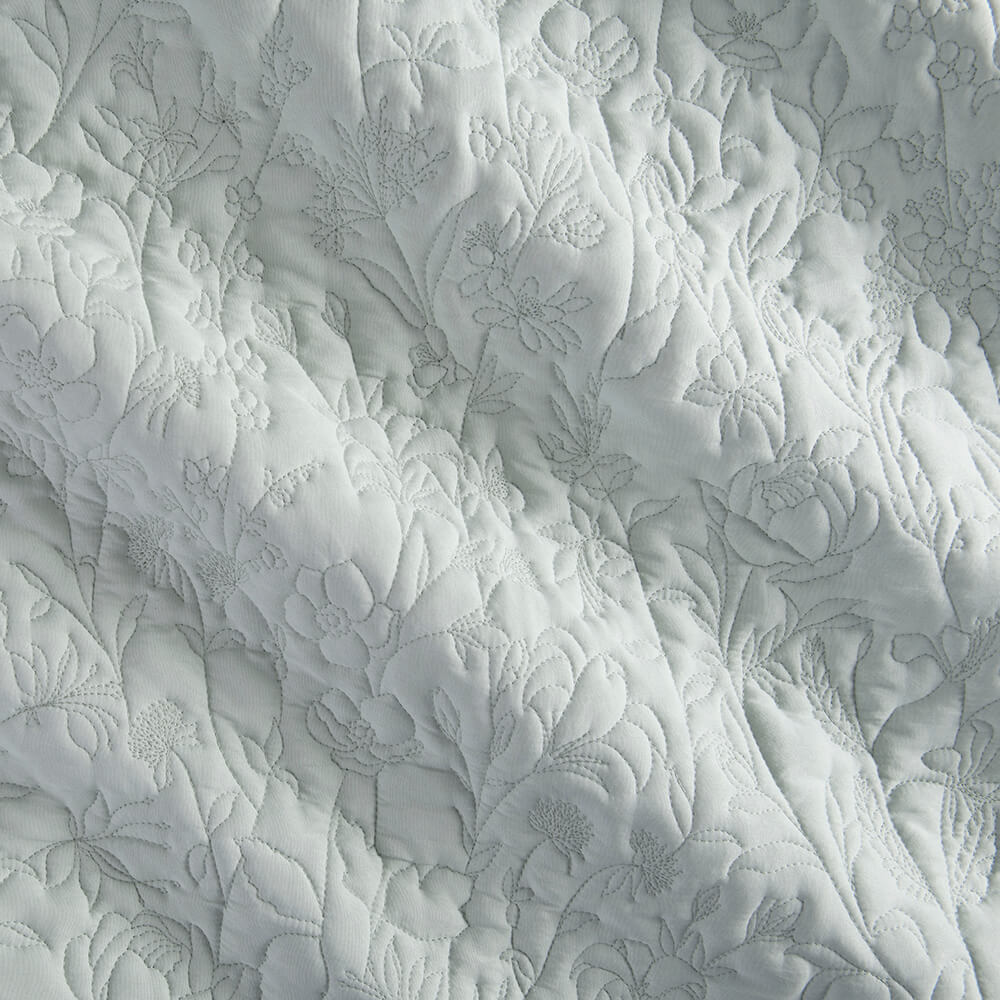 Cubrecama Quilt Bordado Isidora 2 Plazas Agua