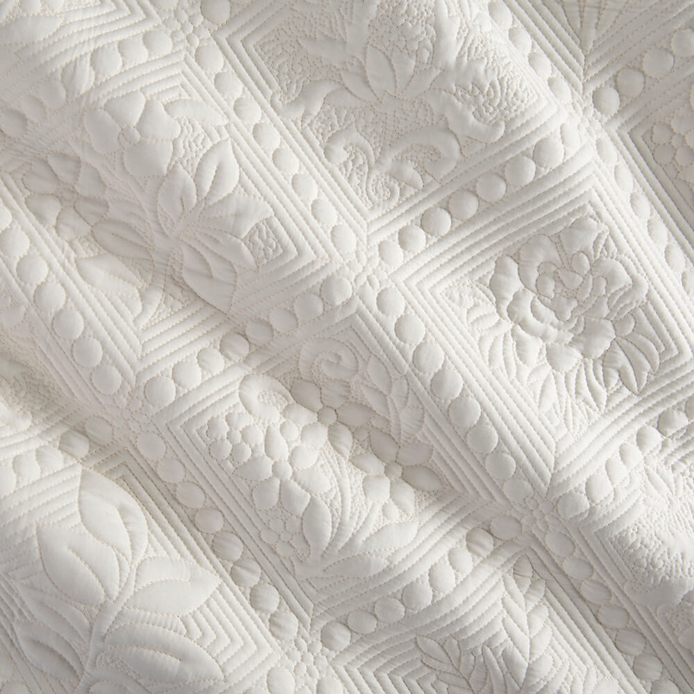 Cubrecama Quilt Bordado Emilia 1.5 Plazas Crudo