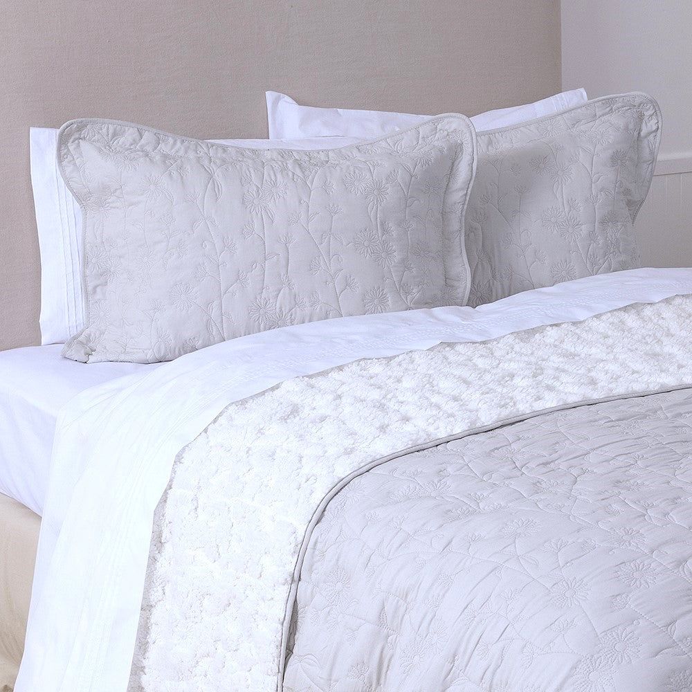 Cubrecama Quilt Sherpa Flor King Perla