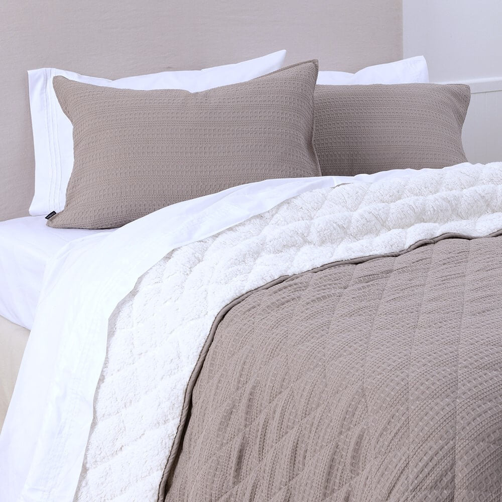 Cubrecama Waffle Sherpa 2 Plazas Taupe