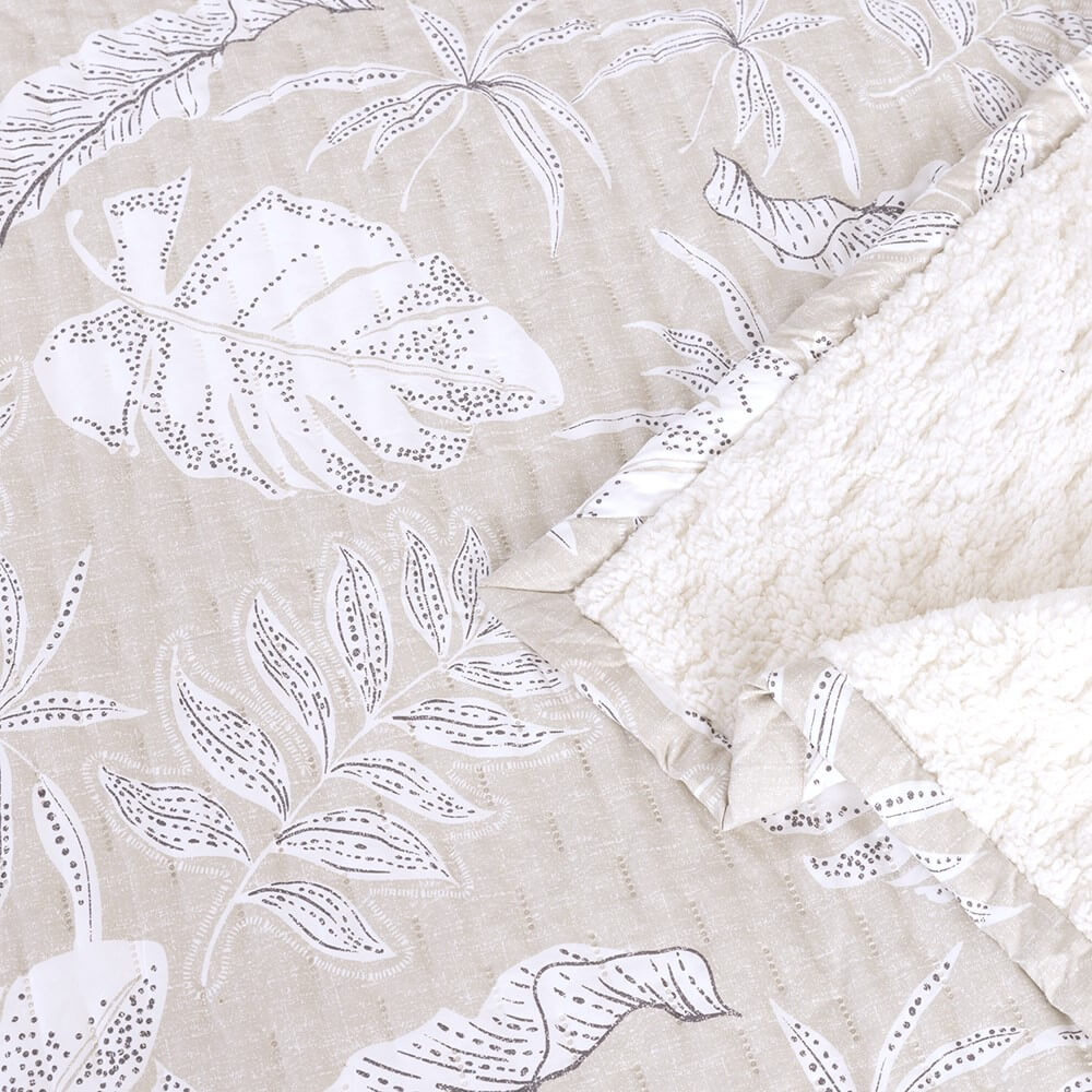 Cubrecama Quilt Estampado Sherpa Palm 1.5 Plazas Perla