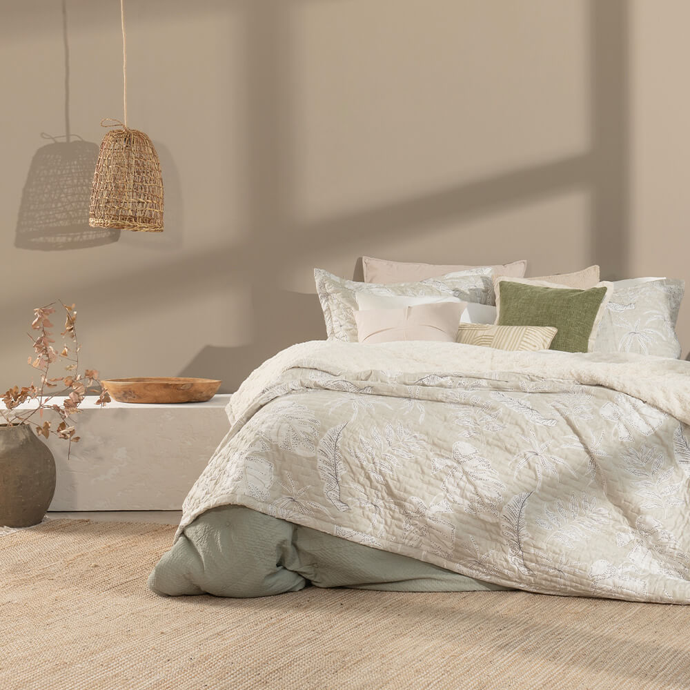 Cubrecama Quilt Estampado Sherpa Palm 2 Plazas Perla