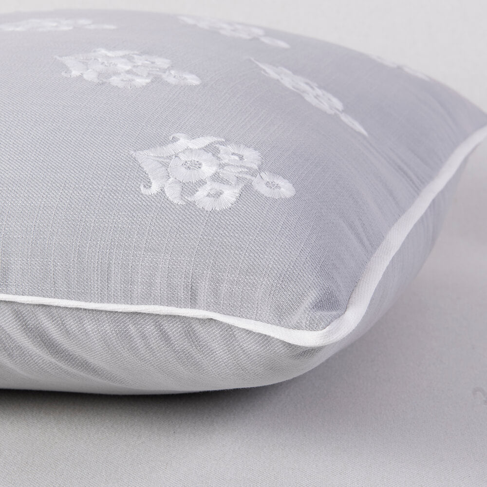 Cojín Bordado India Gris