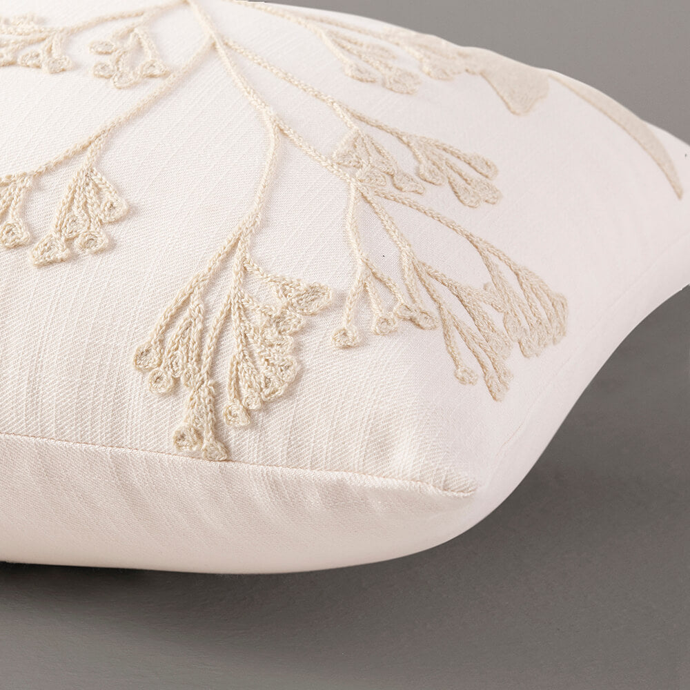 Cojín Bordado Adriana Crudo