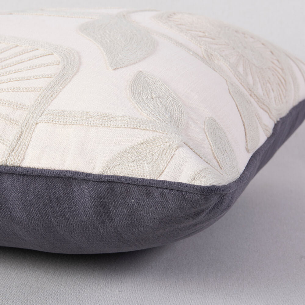 Cojín Bordado Tulipán Crudo