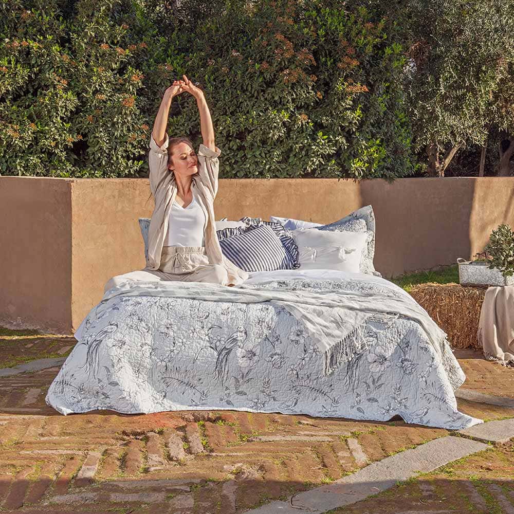 Cubrecama Quilt Estampado 2 Plazas Toile Gris