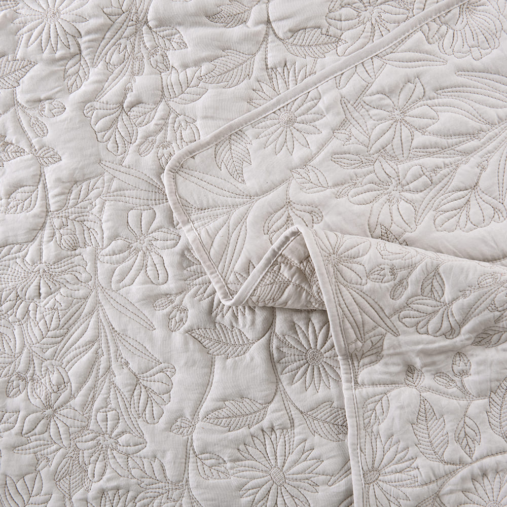 Cubrecama Quilt Bordado Clara 1.5 Plazas Beige